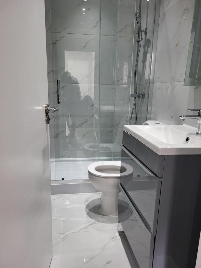 1 Bed Flat, Airport Pick, Drop Available Fibre Broadband, New, Washer Dryer, 10 Mins From City Centre Dartford Extérieur photo